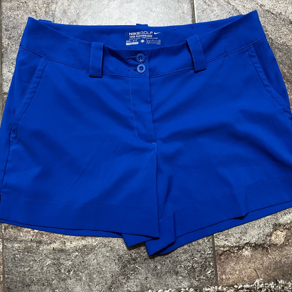Women’s Nike Golf Tour Performance Shorts size 6. Like new